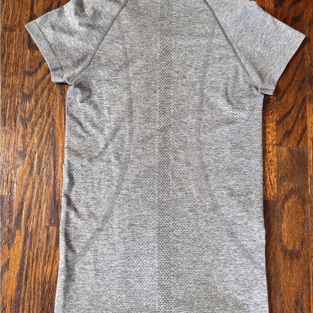 Lululemon Swiftly Tech 2.0 Slate Gray Fitted Short Sleeve T-Shirt - Picture 2 of 3